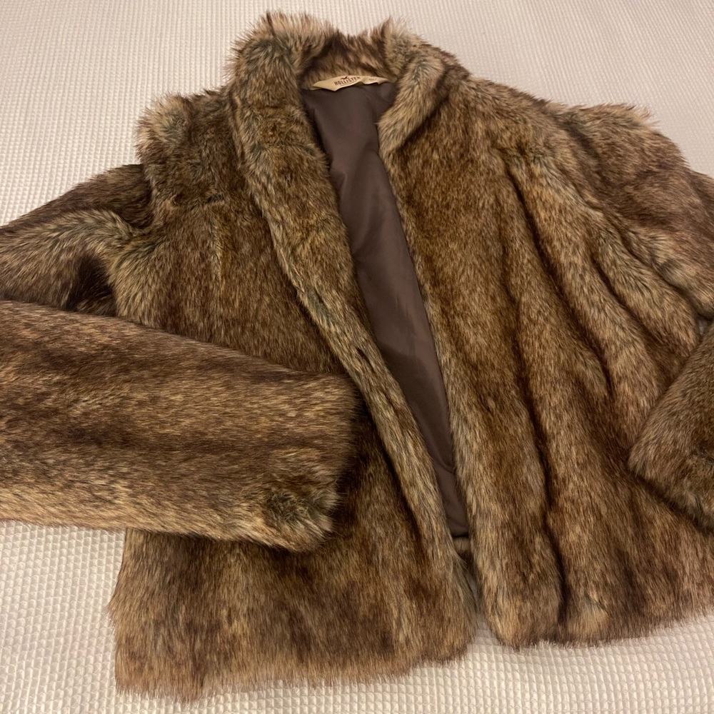 Hollister Faux Fur Coat (Medium)